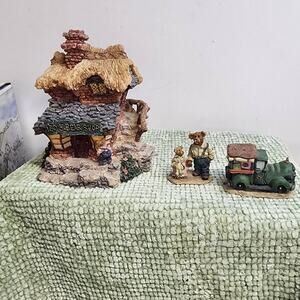 Boyds Town Village Ted E Bear Shop with Figures Box and COA 2000 Lot